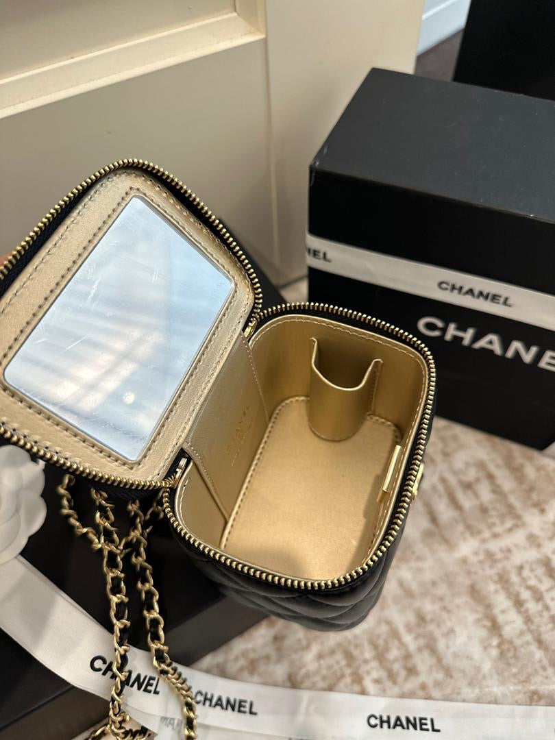 Black mini vanity bag *PRE ORDER*
