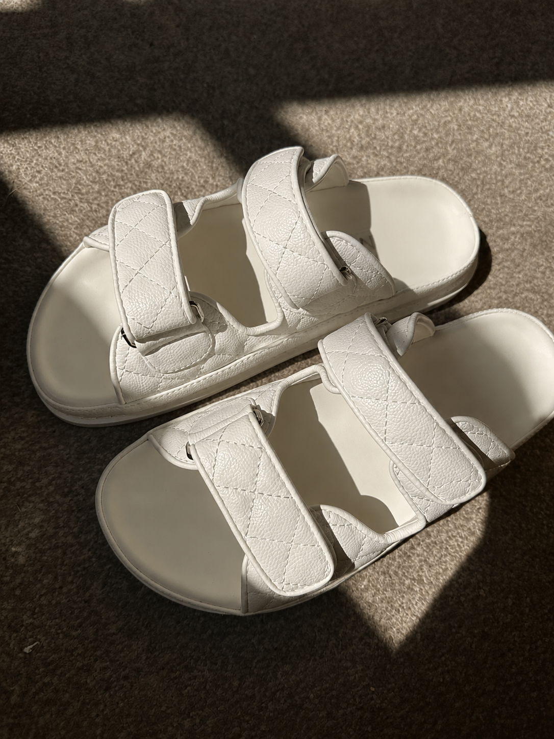 White detailed sliders